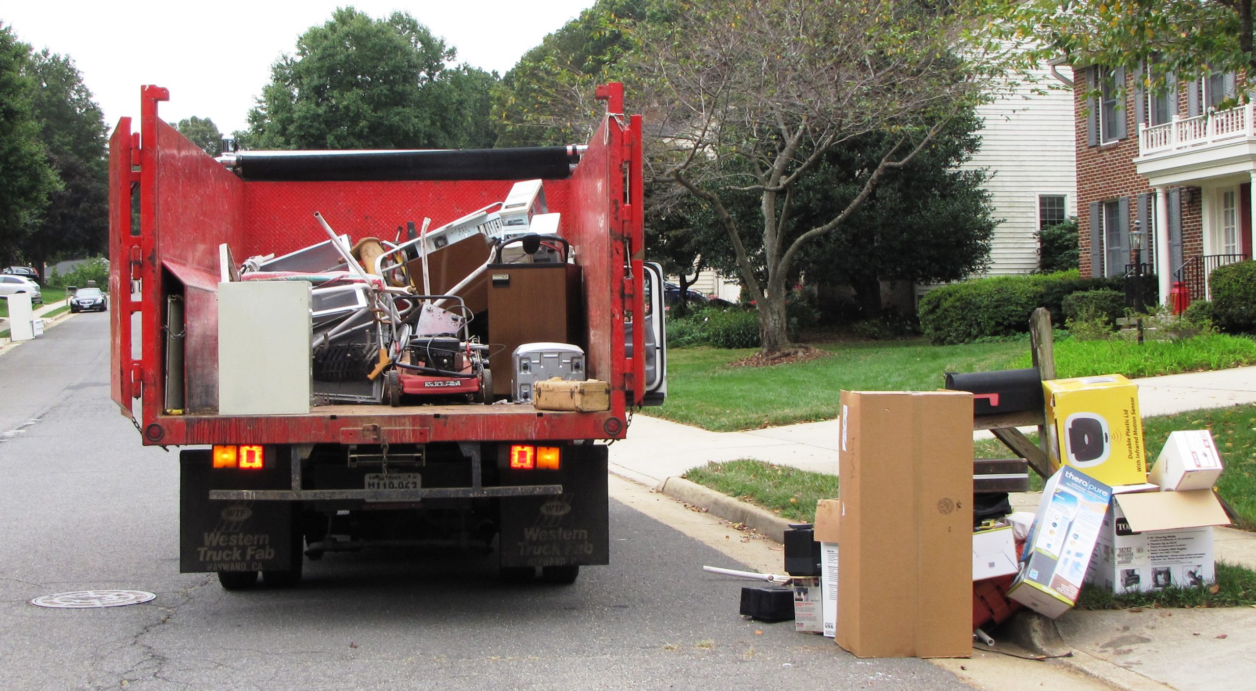 Effortless Junk Hauling Service: Clean Up Services That Do It All