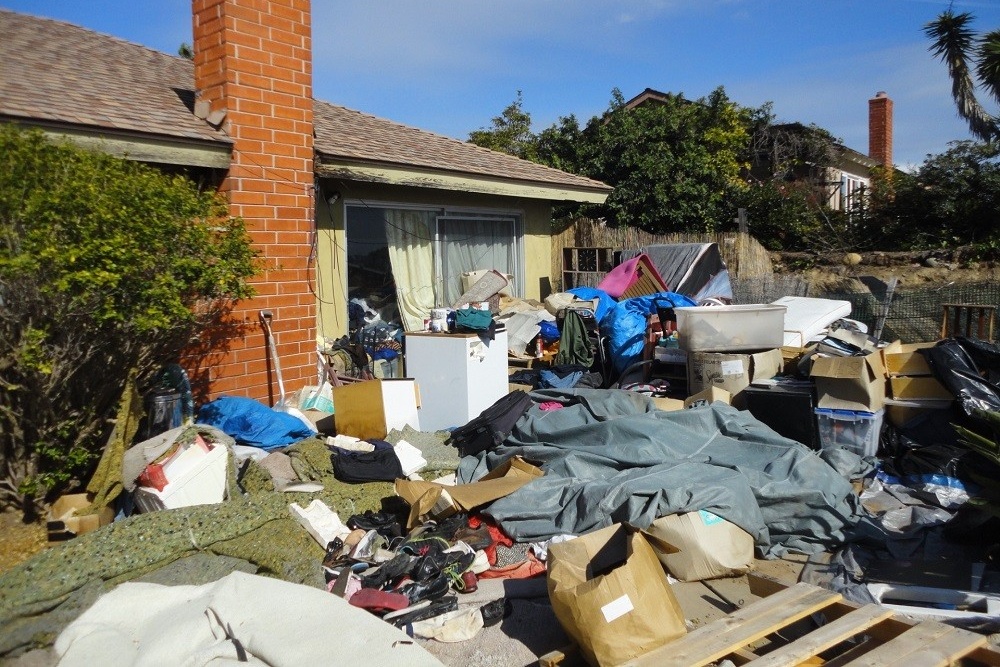 How Junk Removal Services Can Help You Declutter Your Home