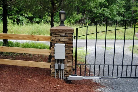 Simplifying Daily Access With Remote-Controlled Automatic Gate Openers